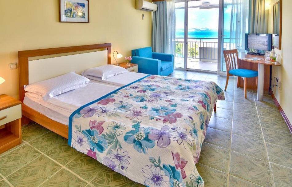 Laguna Beach Hotel อัลเบนา ภายนอก รูปภาพ
